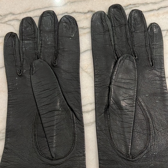 Vintage Leather Gloves - Picture 4 of 16